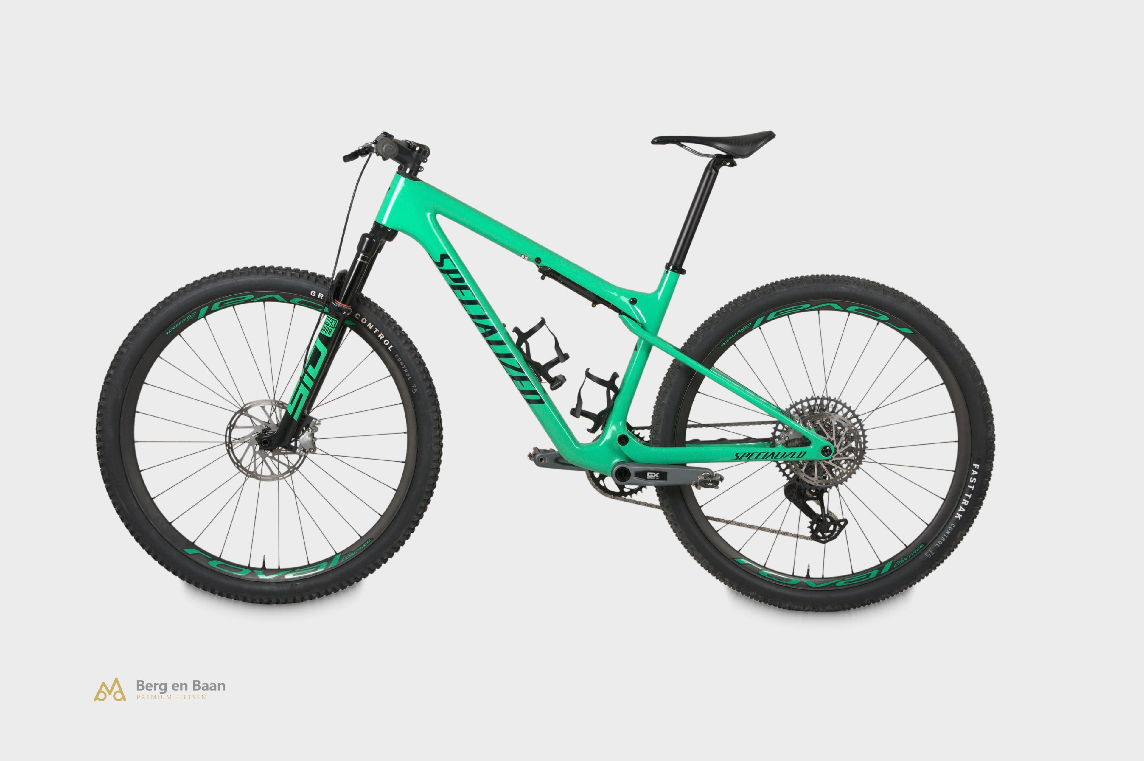 Specialized Epic World Cup Expert 2024 — studiofoto 2 van 17