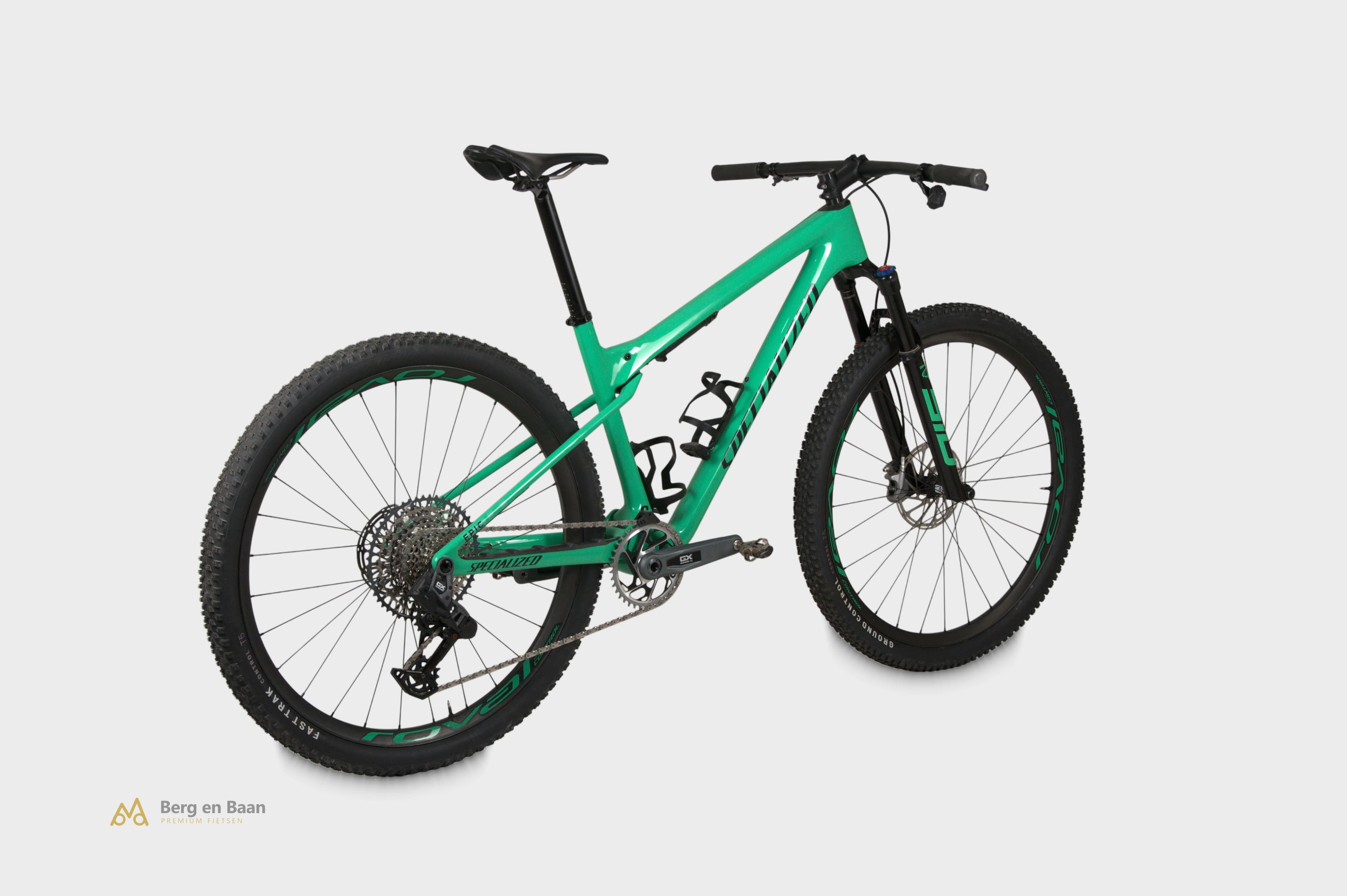 Specialized Epic World Cup Expert 2024 — studiofoto 3 van 17