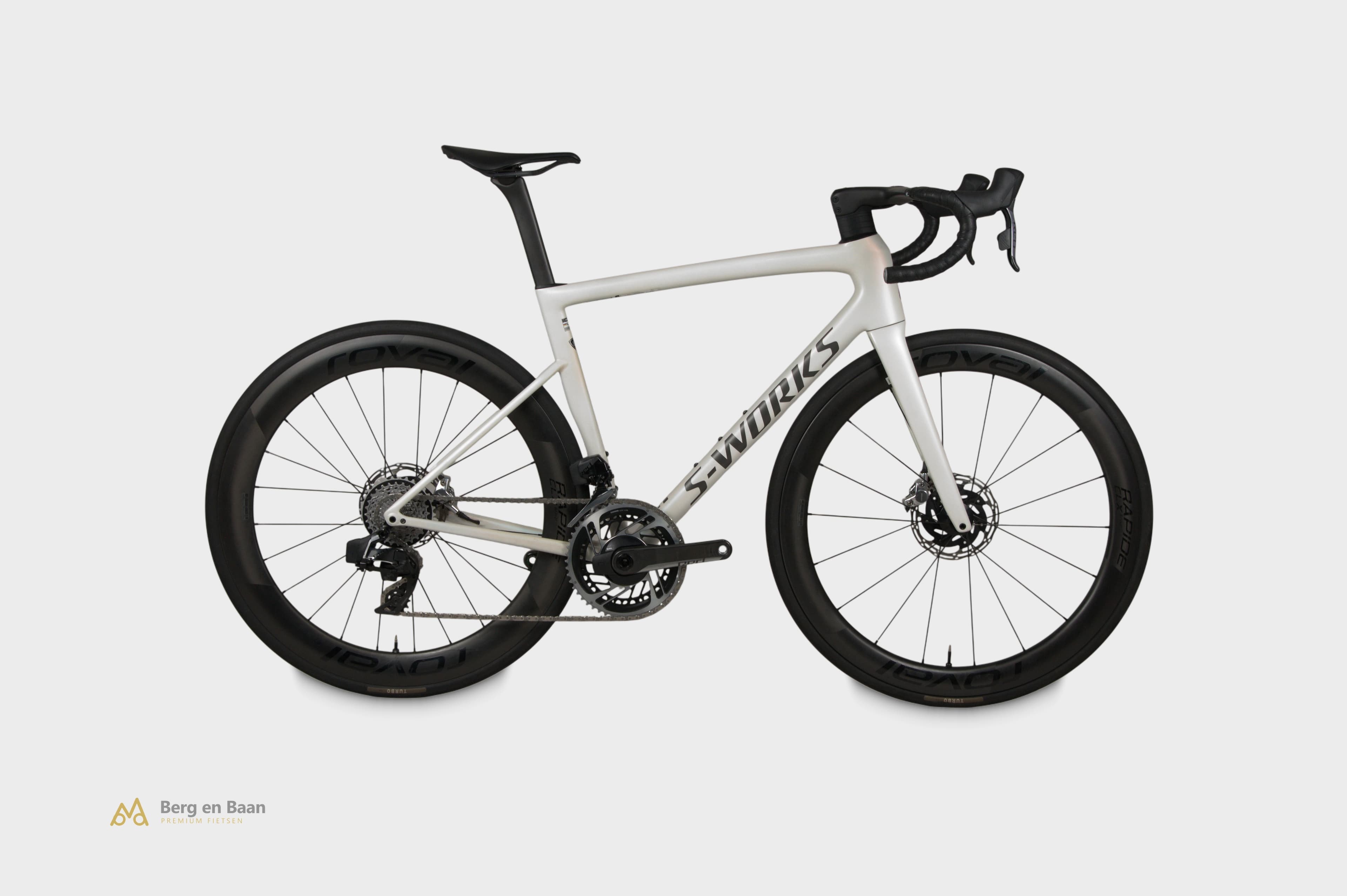 Specialized S-Works Tarmac SL8 2024 — premium pre-owned racefiets, maat 56cm, satin fog tint / green ghost pearl / red ghost pearl fade — studiofoto Berg en Baan