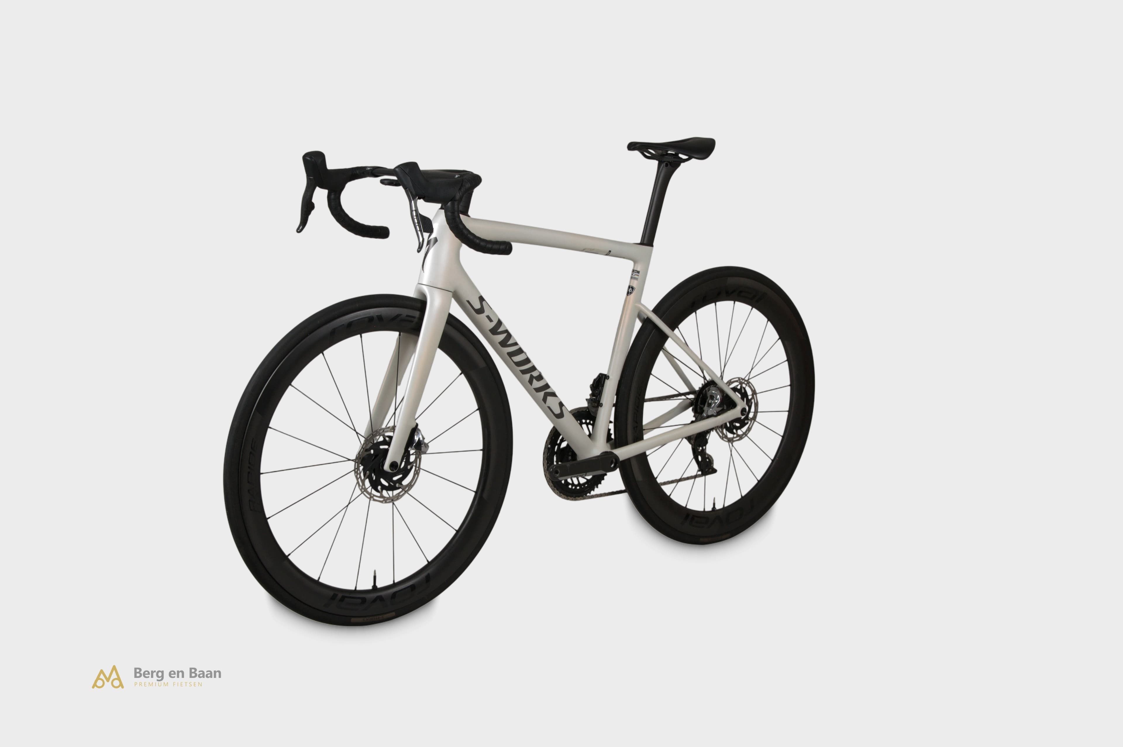 Specialized S-Works Tarmac SL8 2024 — studiofoto 4 van 16